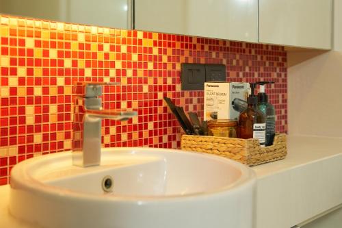 Shine Thonglor Room Type - Club King Bed