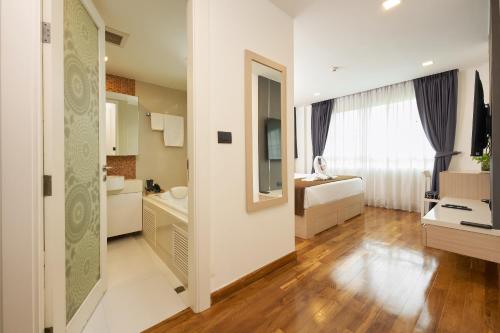 room detail thumbnail 1