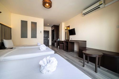 room detail thumbnail 1