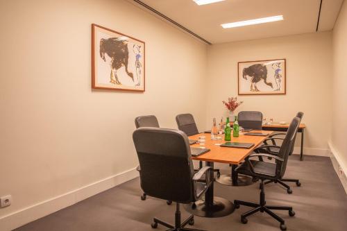 VIP Executive Arts Hotel - main image