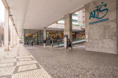 VIP Executive Arts Hotel - image 9