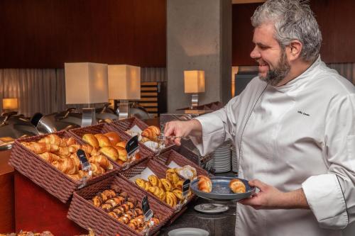 VIP Executive Arts Hotel - image 10