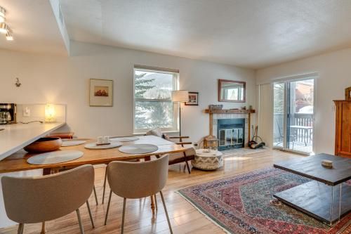 Warm and Welcoming Mtn-View Condo about 8 Mi to Ski in Frisco, USA