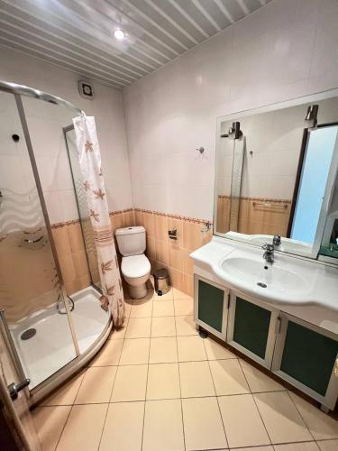 Deluxe Double or Twin Room with Balcony image 6