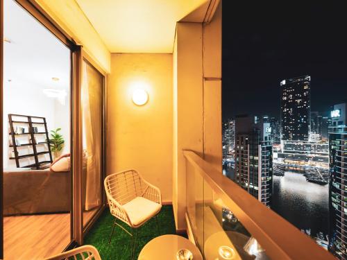 New! JBR Beachfront with Panoramic Dubai Eye Views 2