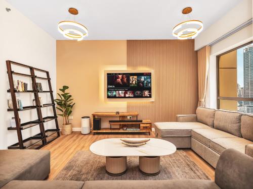 New! JBR Beachfront with Panoramic Dubai Eye Views 3