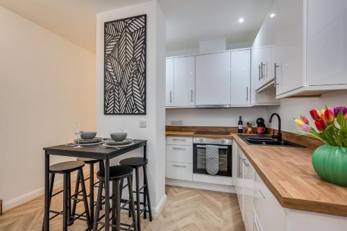 Stylish 2 Bedroom Apartment in Belfast in วิลการ์ พาร์ค แอเรีย