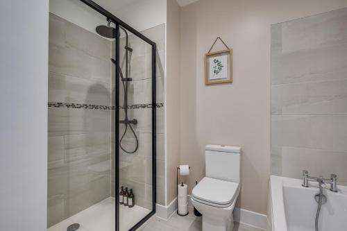 ห้องน้ำ, Stylish 2 Bedroom Apartment in Belfast in วิลการ์ พาร์ค แอเรีย
