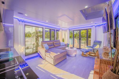 Unique Houseboat Rental Unique Houseboat Rental