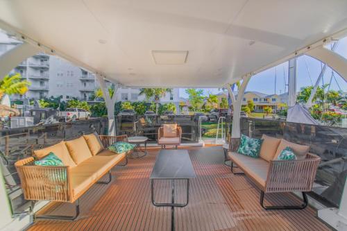 Unique Houseboat Rental Unique Houseboat Rental