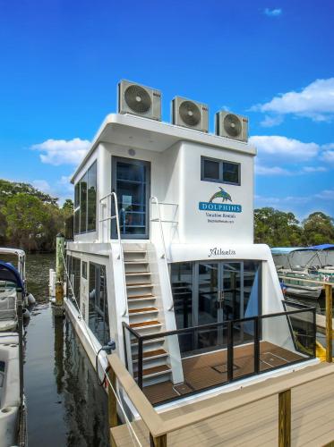 Unique Houseboat Rental Unique Houseboat Rental