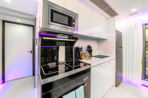 Unique Houseboat Rental Unique Houseboat Rental