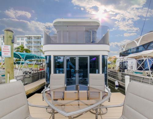 Unique Houseboat Rental Unique Houseboat Rental