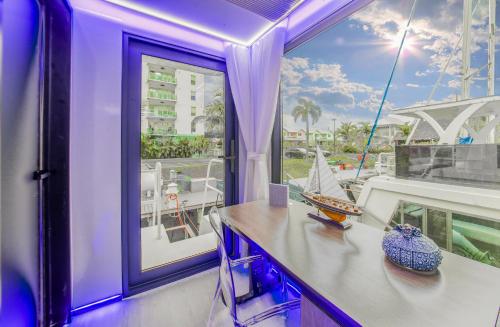 Unique Houseboat Rental Unique Houseboat Rental