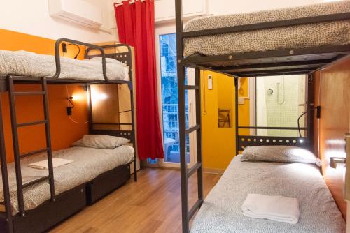 Sunflower Beach Backpacker Hostels & Bar-NEW in ริมินี