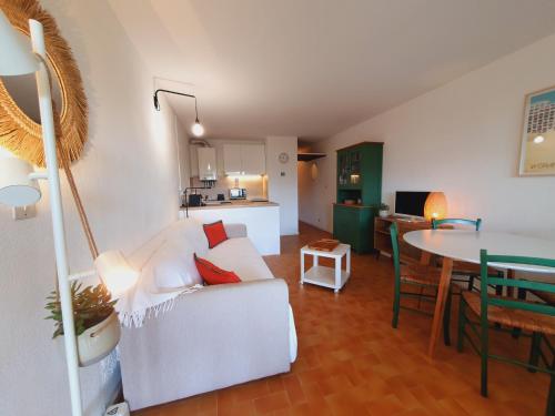 Oprema, T2 traversant familial CAP SUD Parking Plages - ROSSIconciergerie - Linge en option in Le Couchant