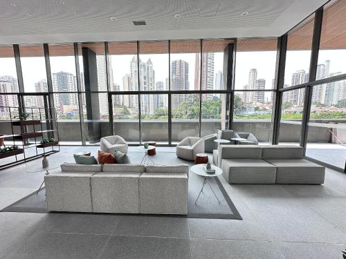 TrevizZo Analia Franco in อกวาราซา