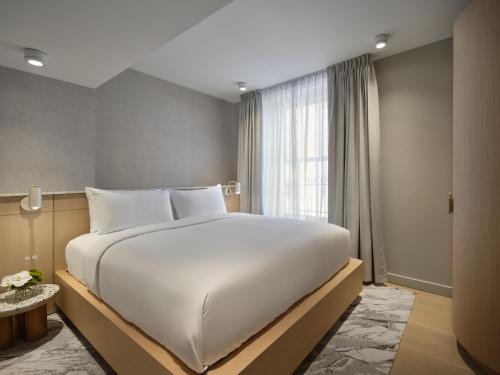 One-Bedroom Apartment image 3
