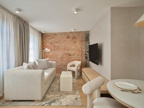 One-Bedroom Apartment image 6