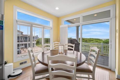 景觀, Direct Ocean Front Townhouse! An oceanside gem perfect for any vacation! in 雙桅船市 (NJ)