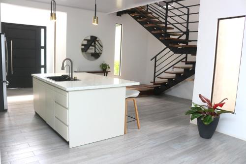 Casa con Piscina y jacuzzi, vista al Volcán Tenorio (Casa con Piscina y jacuzzi, vista al Volcan Tenorio) in Bijagua De Upala