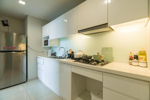 One-Bedroom Deluxe Apartment image 8