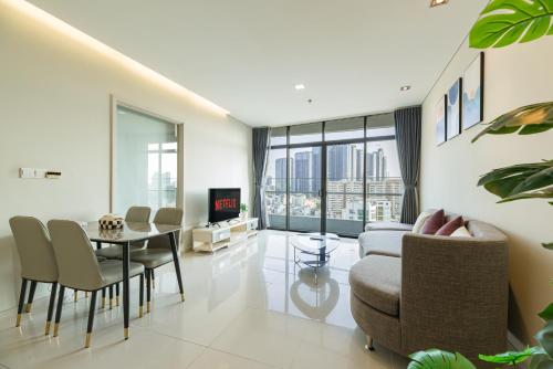 One-Bedroom Deluxe Apartment room in City Garden Collection by Elevate