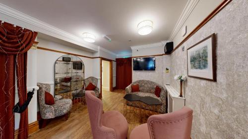 High Tor Hotel