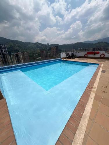 Impecable y lujoso apartamento para una estadía unica, Medellín (foto 4)