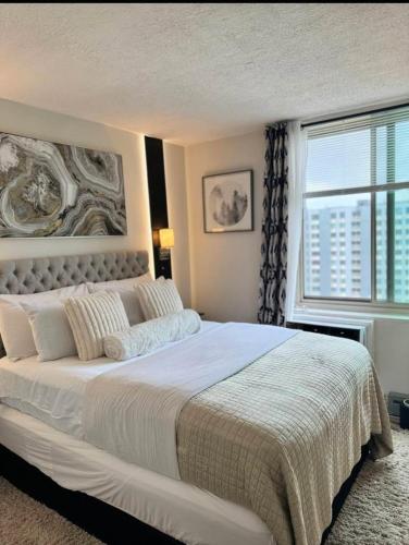 NEW Modern 2BR w Fireplace & Fitness Lounge, Live Comfortably in East Harlem, New York (photo 6)