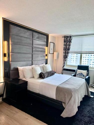 NEW Modern 2BR w Fireplace & Fitness Lounge, Live Comfortably in East Harlem, New York (photo 8)