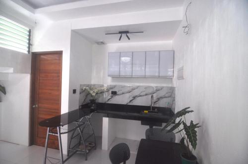 Aguada Hills Residence - 주방