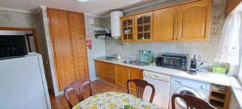 ห้องครัว, Isabel Dream V, 200m from the train in บาราตา