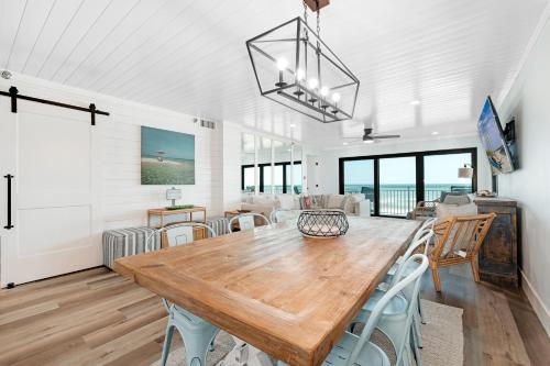 Large balcony with direct oceanfront views and access to complex pool, New Smyrna Beach (foto 3)