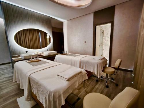 PARAMOUNT MIDTOWN RESIDENCES - A Luxury 2 BR Apartment near BURJ KHALIFA and DUBAI MALL, Dubaï (photo 9)