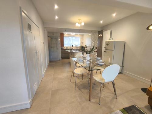 Spotless and Spacious Manchester Home, Manchester (zdjęcie 7)