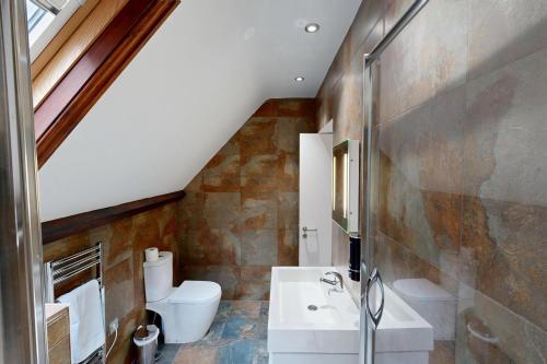 High Tor Hotel Room Type - Quadruple Room with Shower