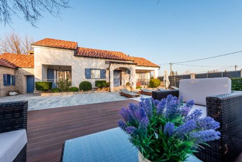 Villa - Beach Front