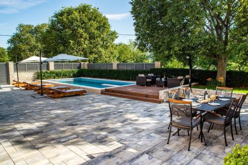 Villa Niko with heated pool