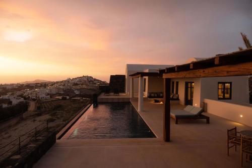 Úszómedence, Patina Vivera Estate Santorini in Moni Profitou Iliou