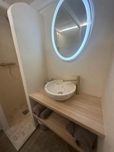 Charmant studio à la marina, 3min à pieds de la plage!