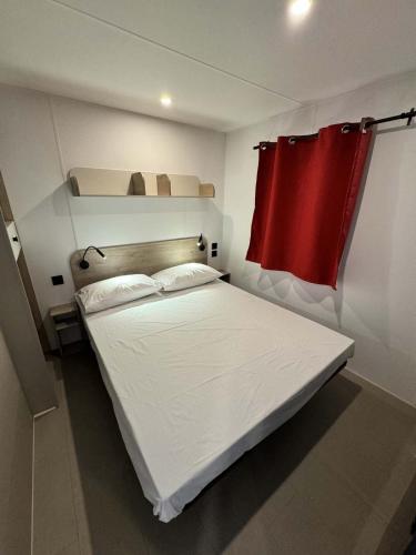 1 double bed, 4 twin beds