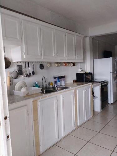 кухня, Belle Vue 2 Bedroom Apartment in Лаборі
