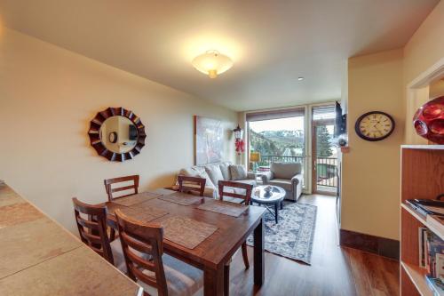 Chelan Home Views, Pool, Hot Tub, and Beach Access