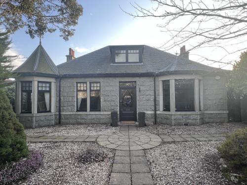 Luxury 5 Bedroom Property in West End