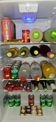 Cool place - חדרים דלוקס - קרוב ל"שיבא" תל השומר - בר אילן - כפר המכביה - מכללת ר"ג - חניית רכבים P  in Ramat Gan