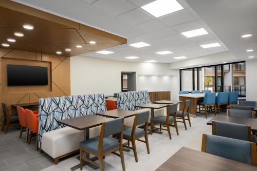 Holiday Inn Express Hilton Head Island an IHG Hotel - image 38