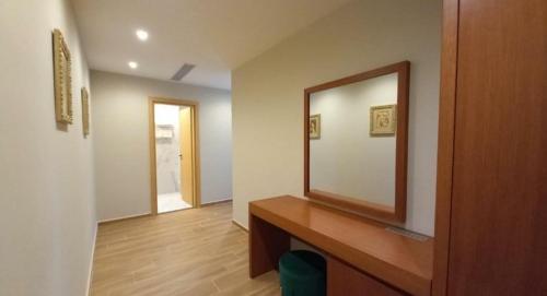 Double Room with City View image 10