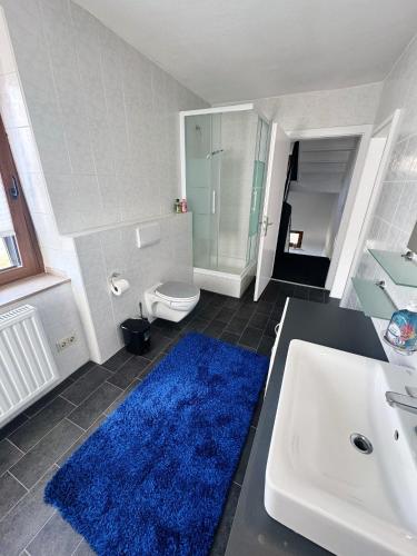 淋浴間, Duplex Schlafzimmer in Haus in 於利希