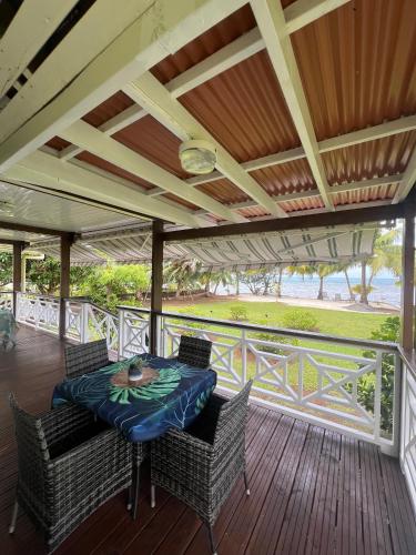 Fare Mama Rota - au bord de l'ocean in Raiatea